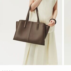NWT Elegant Brown Leather Tote Bag (Espresso)
